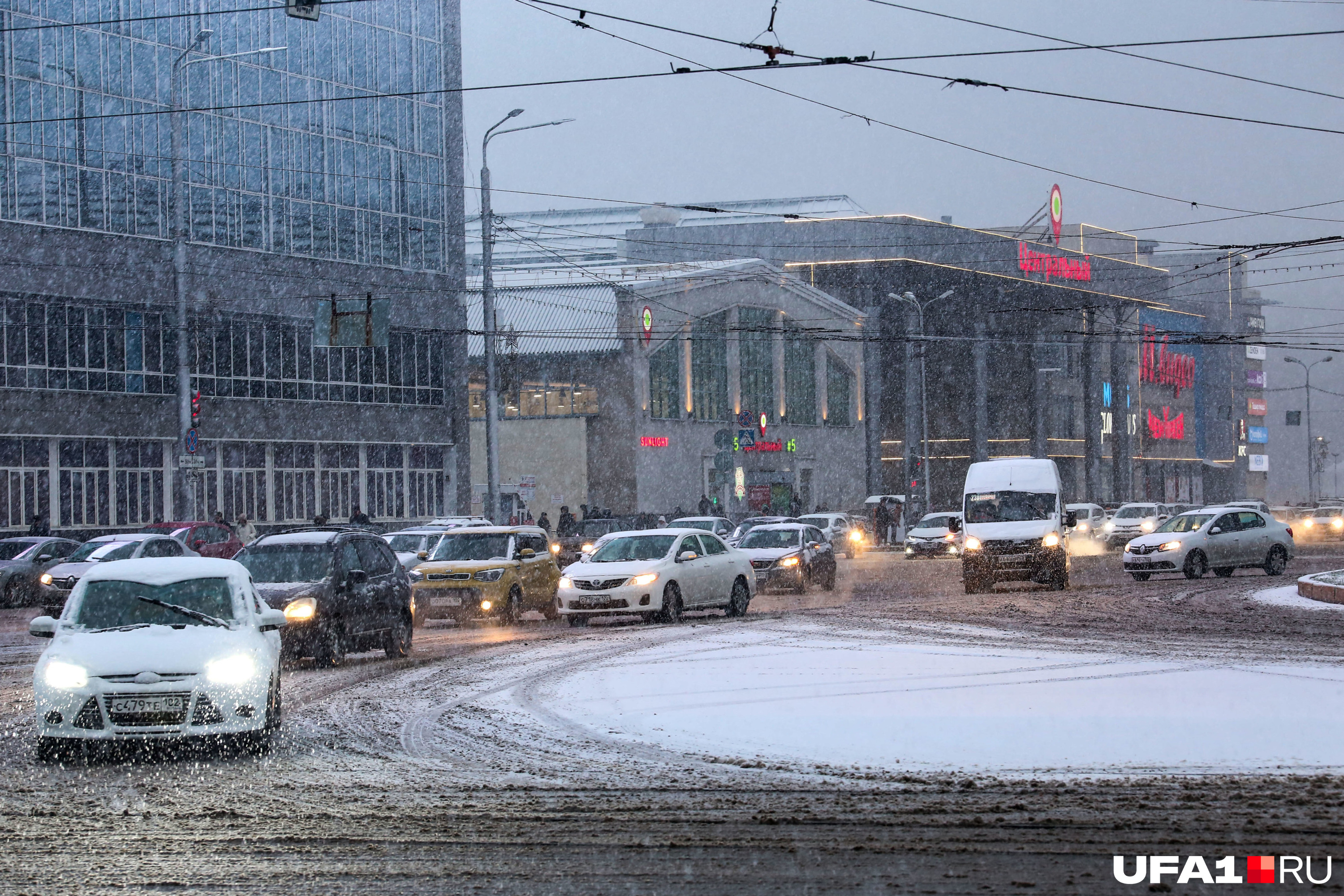 Уфа 2022. Пробка в Уфе зимой. Уфа зимой. Снег в Уфе. Первый снег в Уфе 2022.