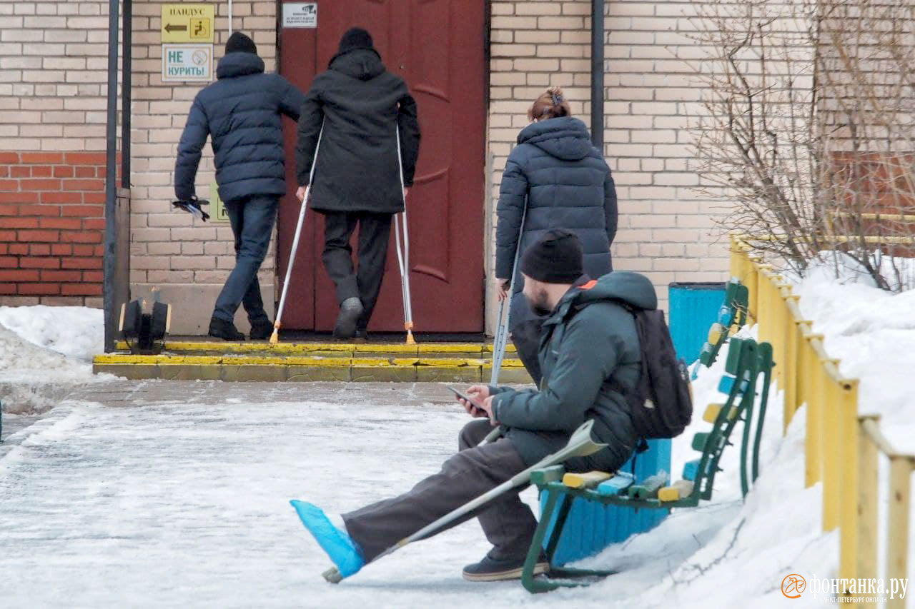 В Петербурге переполнены травмпункты 17 января 2022 г. - 17 января 2022 -  ФОНТАНКА.ру