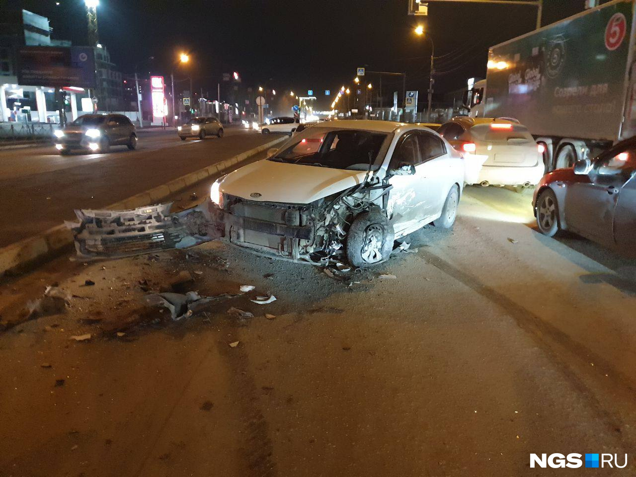 гиперон на большевистской мебель