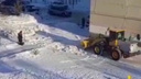 «А как гулять будем?»: снежную горку снесли в одном из дворов Новосибирска