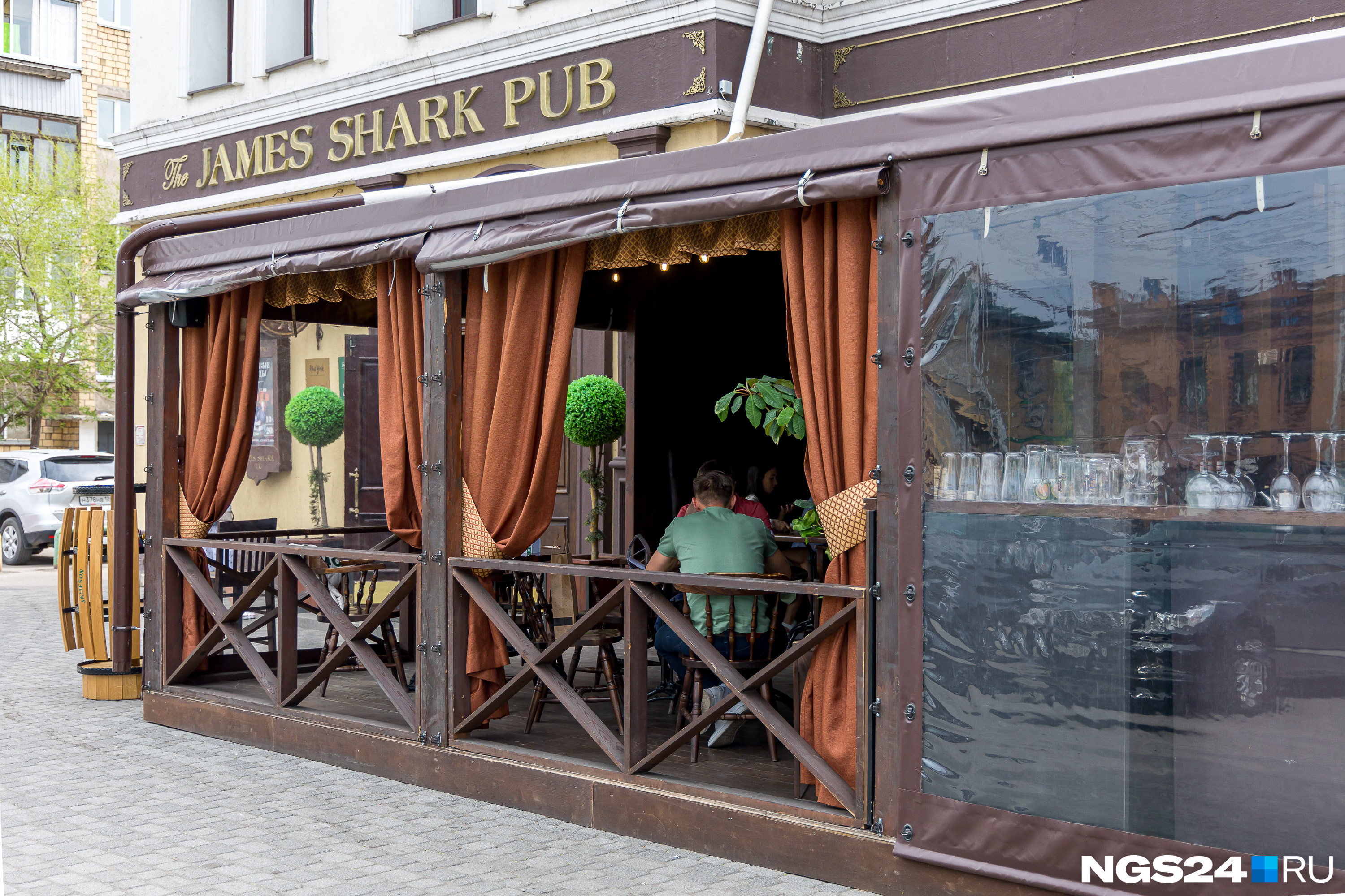 «Летка» The James Dhark Pub открылась одной из первых