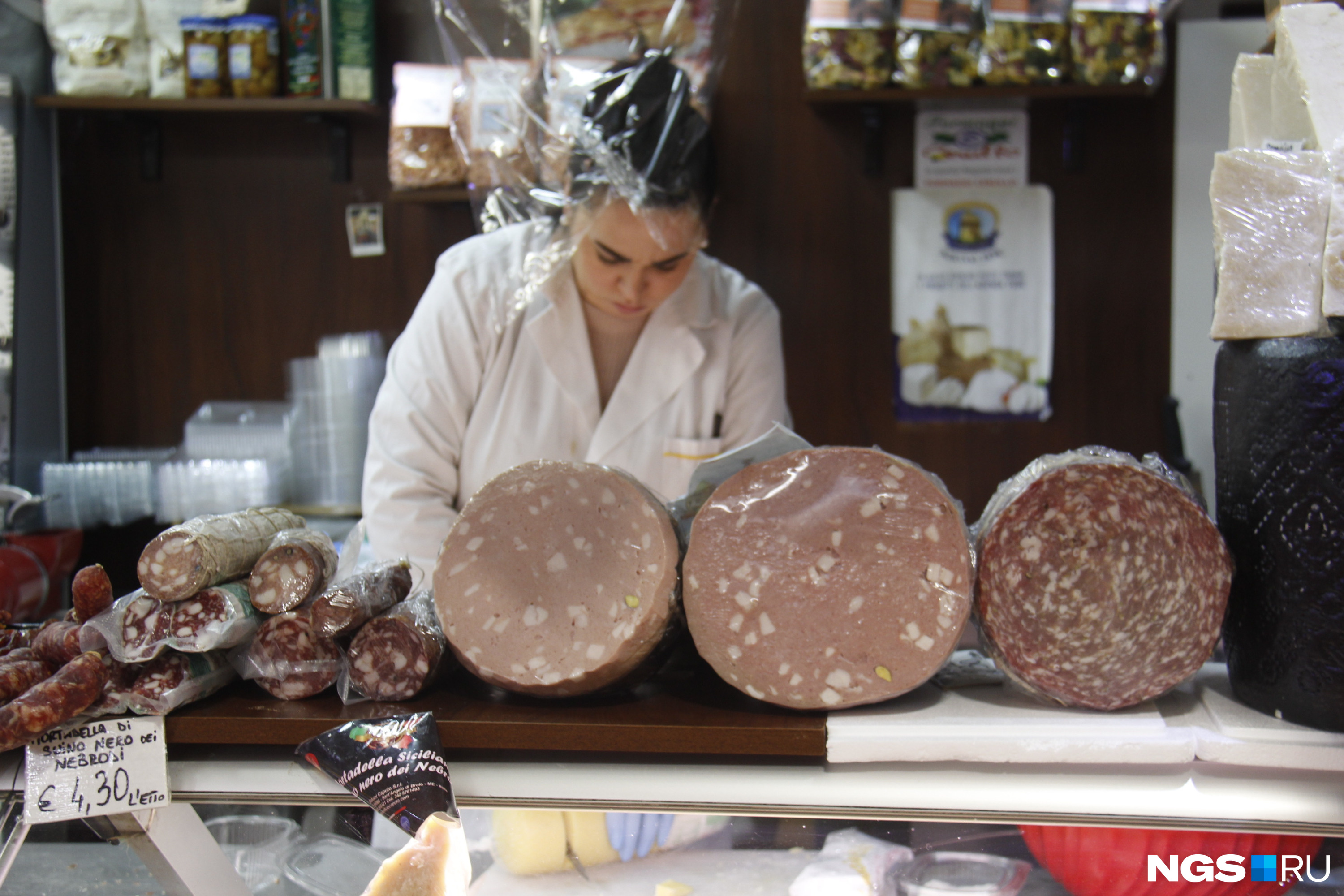 «Бабушка» докторской колбасы — итальянская мортаделла на римском рынке Трионфале