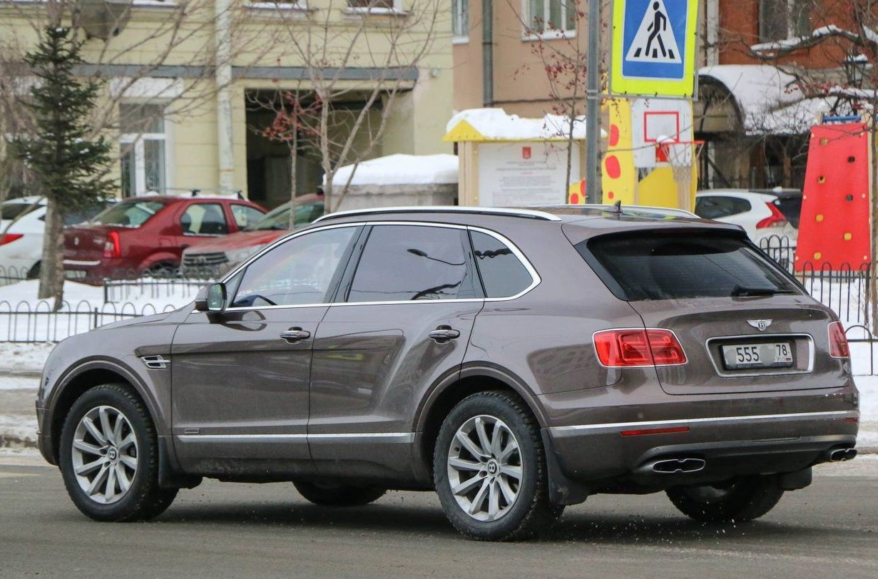 Полиция выяснила личность водителя Bentley, который уехал от ГИБДД на  трассе «Скандинавия» в Ленобласти 26 января 2023 г. - 27 января 2023 -  ФОНТАНКА.ру