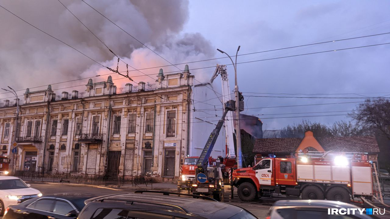 Пожар театр. ТЮЗ Иркутск пожар. Сгорел ТЮЗ Иркутск. Театр юного зрителя Иркутск. ТЮЗ Иркутск 2022 год.