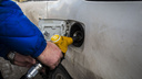 В Новосибирске мужчину поймали на незаконной продаже бензина — он утверждал, что в канистрах коньяк