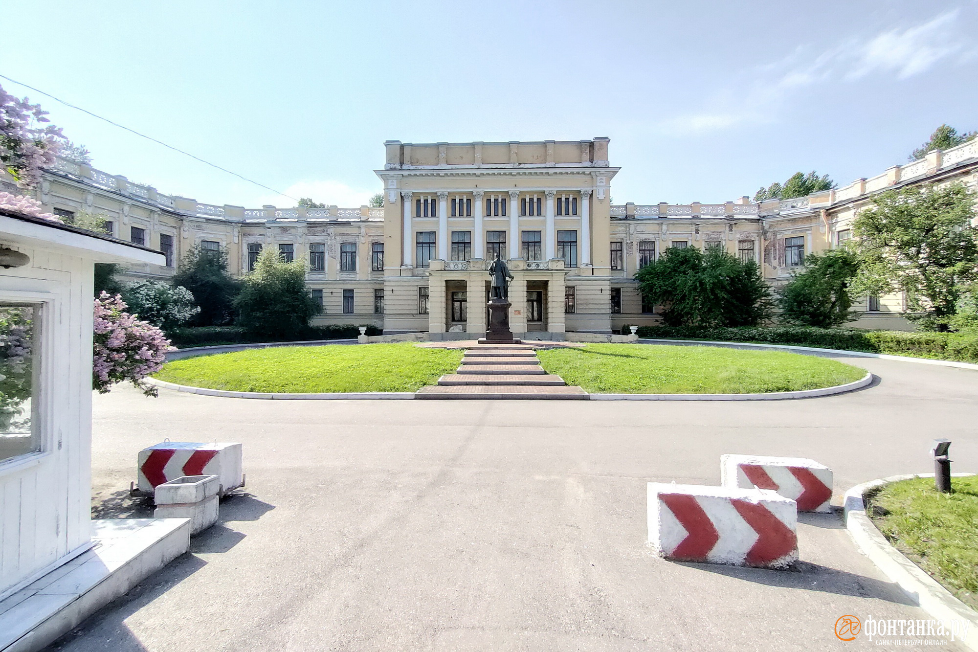 Петербург парки закрыты. Двор Мариинского дворца. Сад Мариинского дворца в Санкт-Петербурге. Ротонда Мариинского дворца Санкт-Петербург. Парк Мариинского дворца.