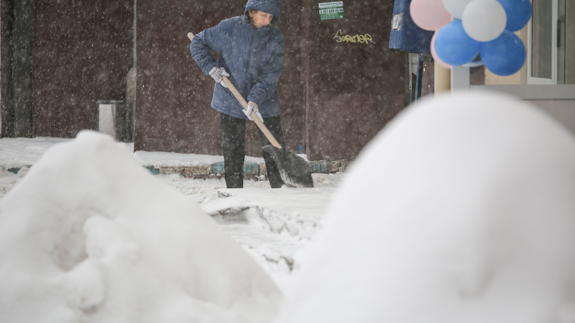 В Уфе коммунальщики устроили незаконную свалку снега возле «Каменной переправы»