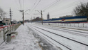 В Новосибирске поезд сбил мужчину — он шел по путям
