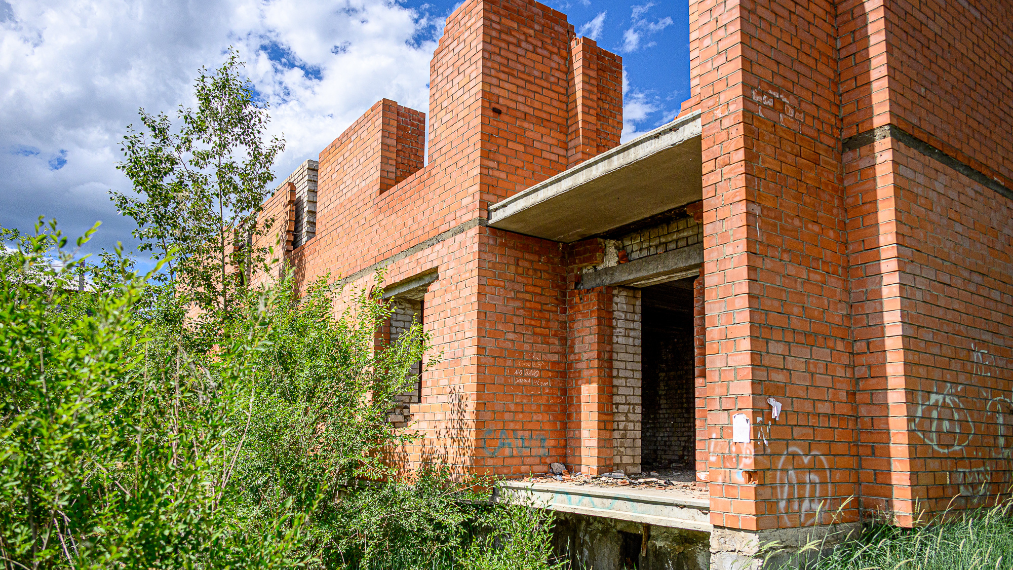 Архитектор лишилась должности за ввод недостроенного дома в Кузбассе