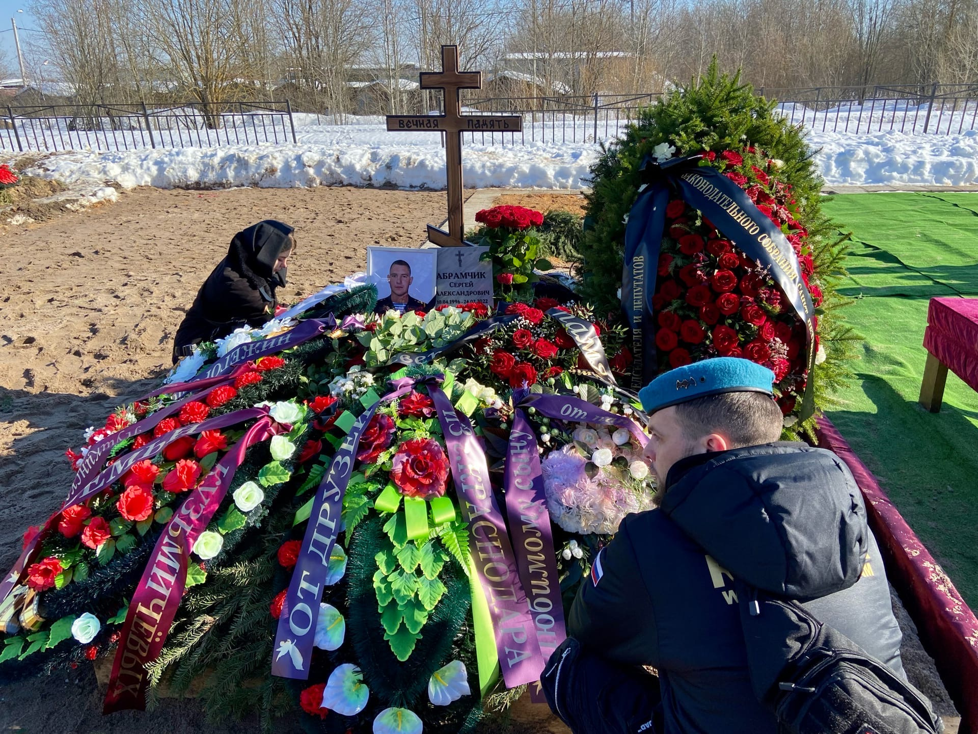 Похороны востротина. Простились с погибшим на Украине. Похороны военнослужащего.