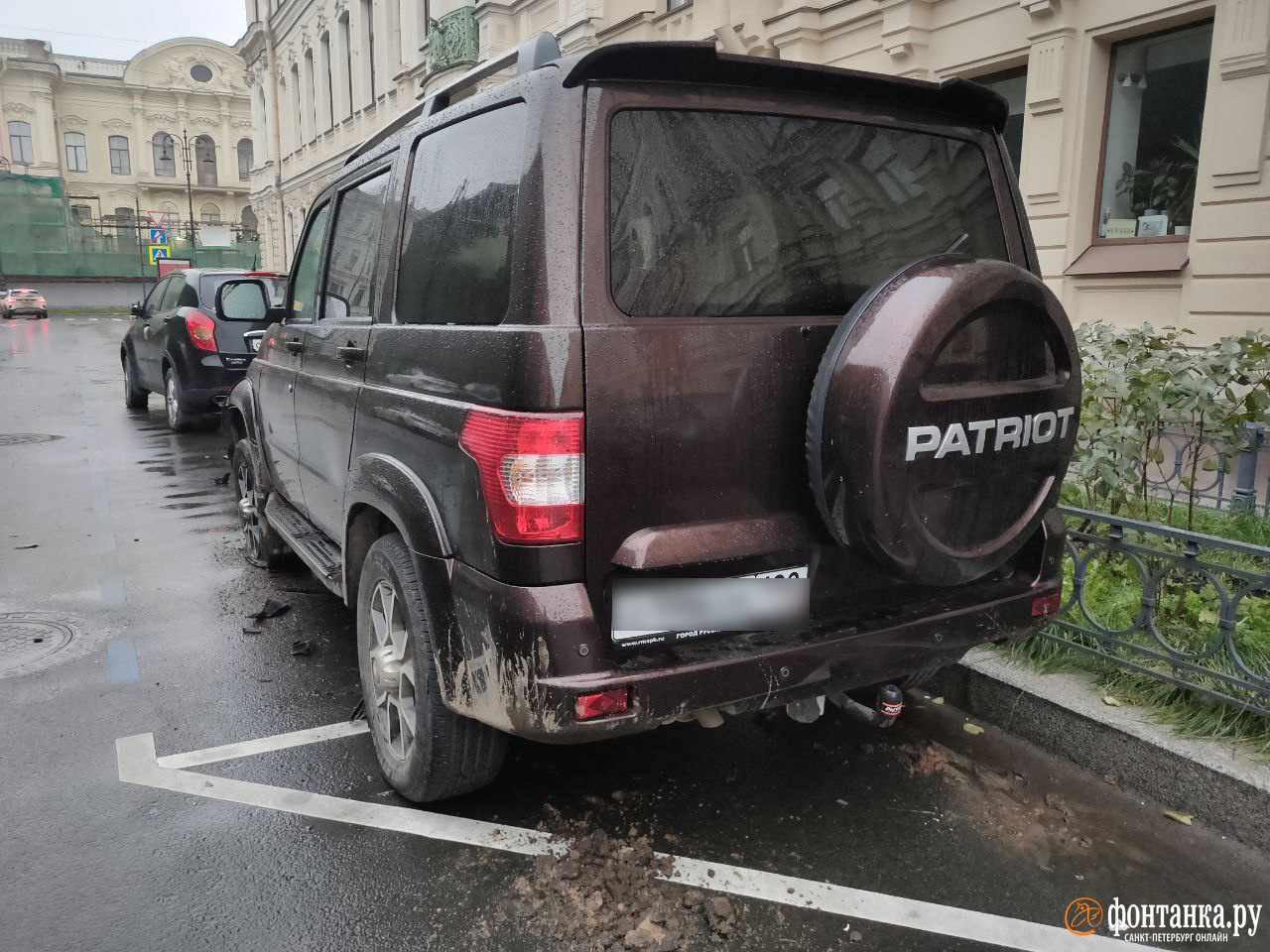 ДТП с перевёртышем, на Моховой машина ударила УАЗ Патриот и легла на бок в  Петербурге 28 октября 2022 г. - 28 октября 2022 - ФОНТАНКА.ру