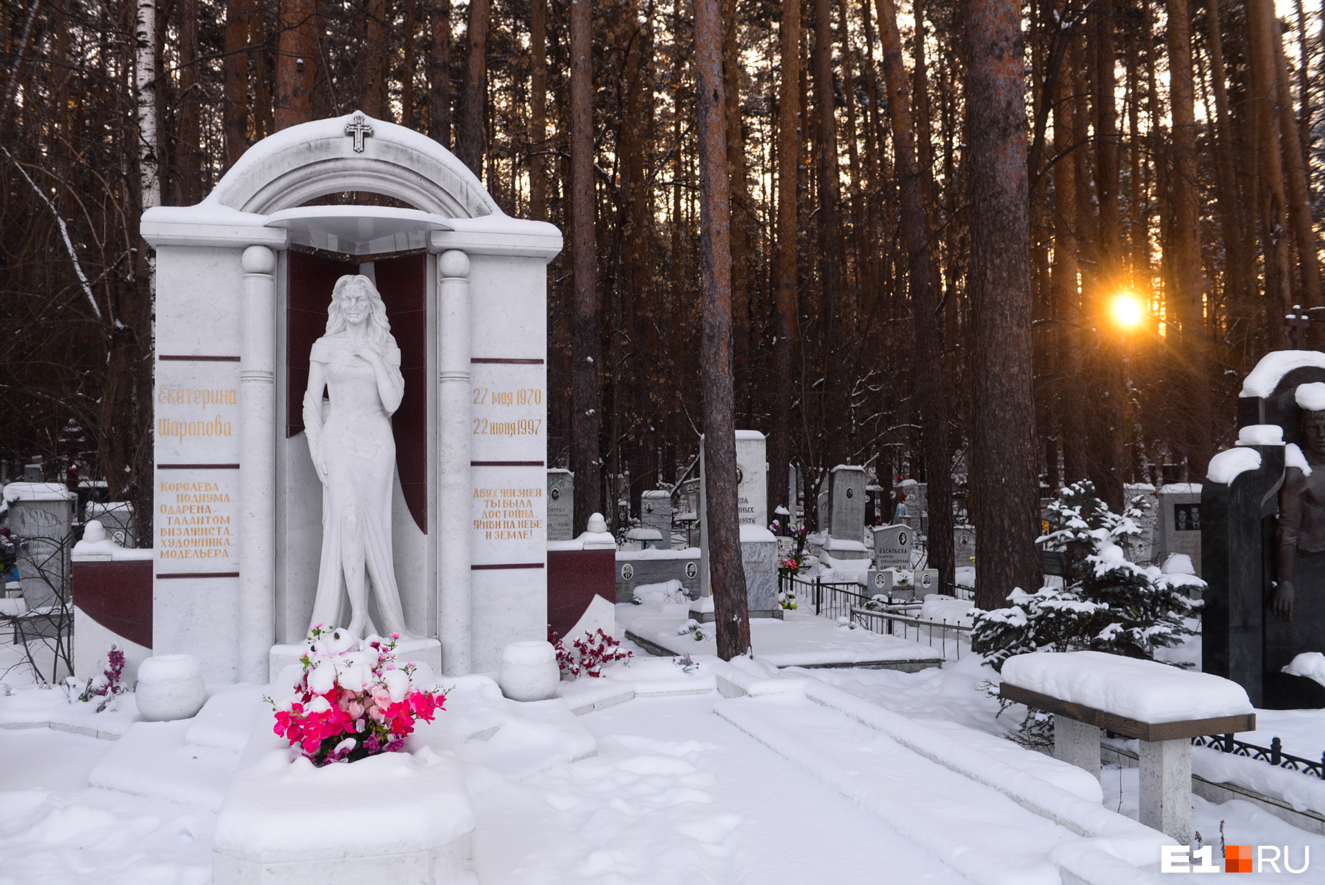 Нет ничего святого! В Екатеринбурге похоронщик взял с клиентов деньги за памятники и исчез