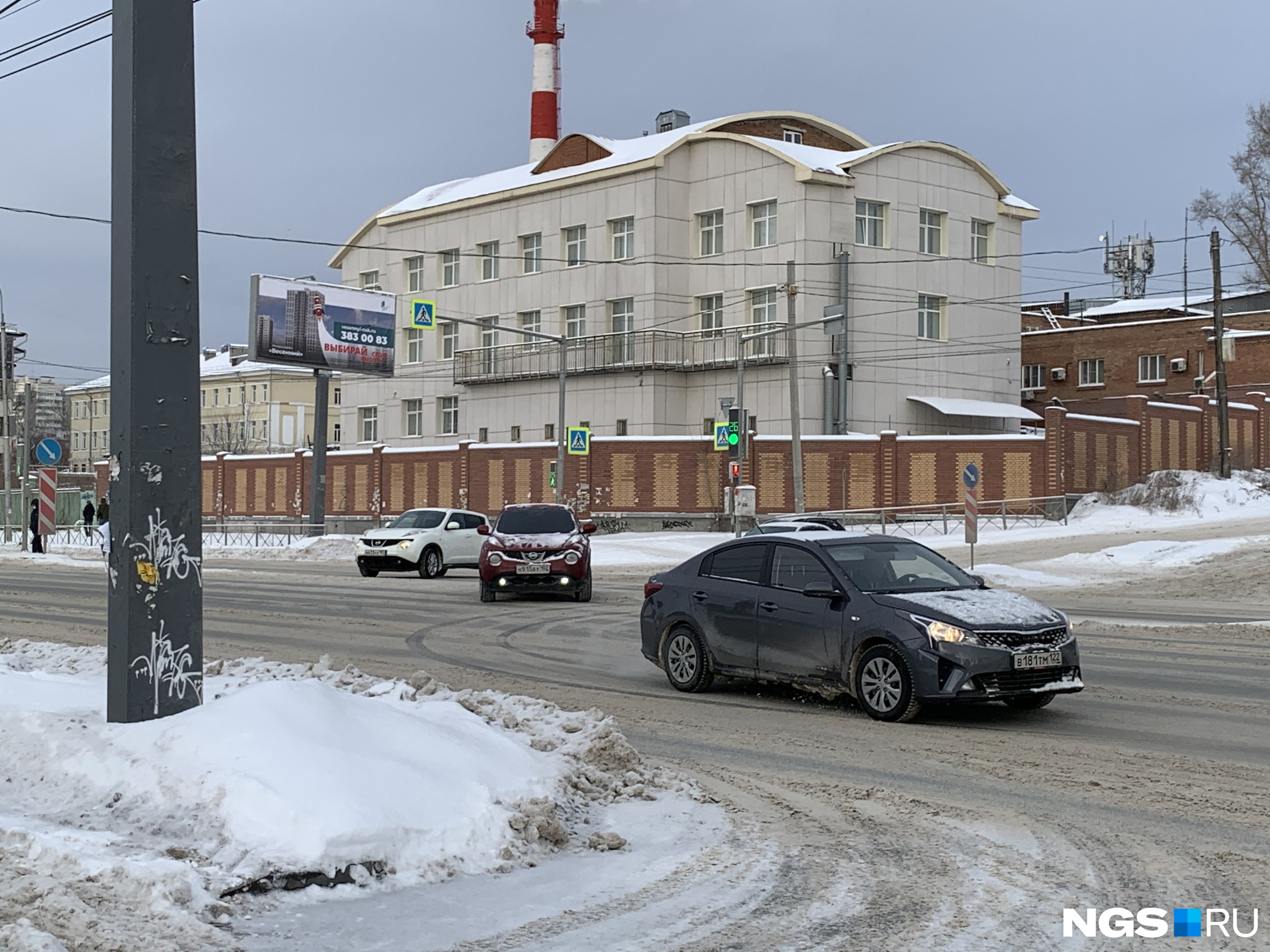 Машины завершают разворот