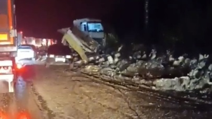 В массовой аварии на М-5 в Челябинской области погиб водитель фуры