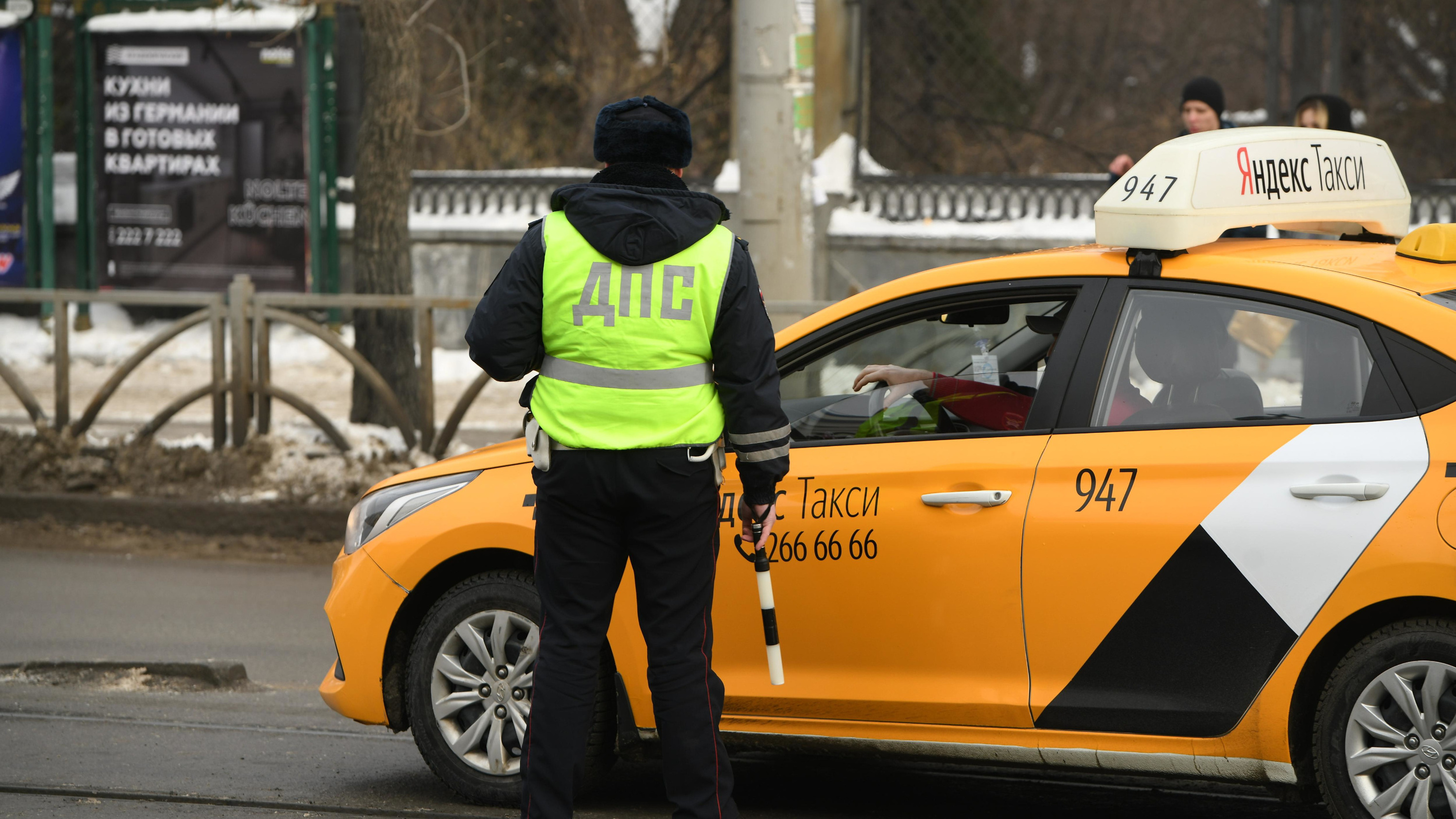 Что нас ждет в марте: уголовников не пустят за руль в такси, а за мусор теперь можно платить меньше