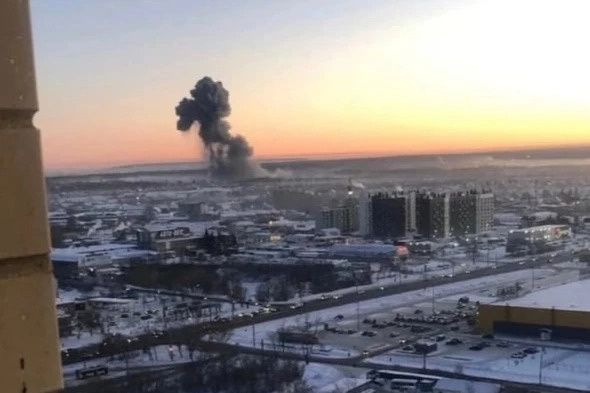 Две с половиной недели назад похожий взрыв было не только слышно, но и видно из разных районов города Две с половиной недели назад похожий взрыв было не только слышно, но и видно из разных районов города