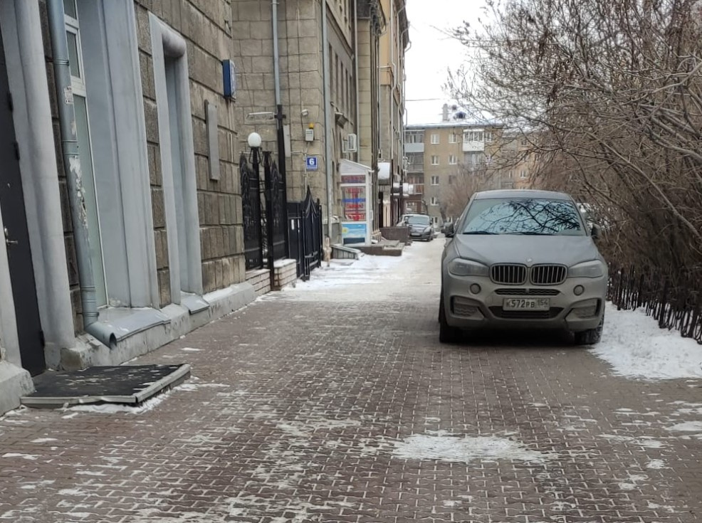 Стоянка на тротуаре Стоянка на тротуаре
