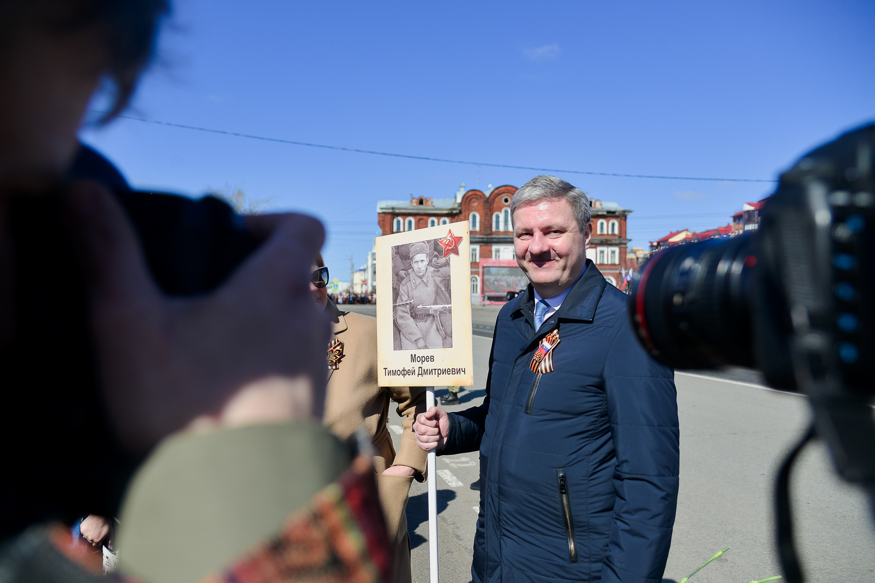 Пришел и глава города Дмитрий Морев, недавно его критиковали горожане: <a href="https://29.ru/text/gorod/2022/05/06/71312834/" class="_" target="_blank">оркестру пришлось выступать в луже нечистот</a> Пришел и глава города Дмитрий Морев, недавно его критиковали горожане: <a href="https://29.ru/text/gorod/2022/05/06/71312834/" class="_" target="_blank">оркестру пришлось выступать в луже нечистот</a>