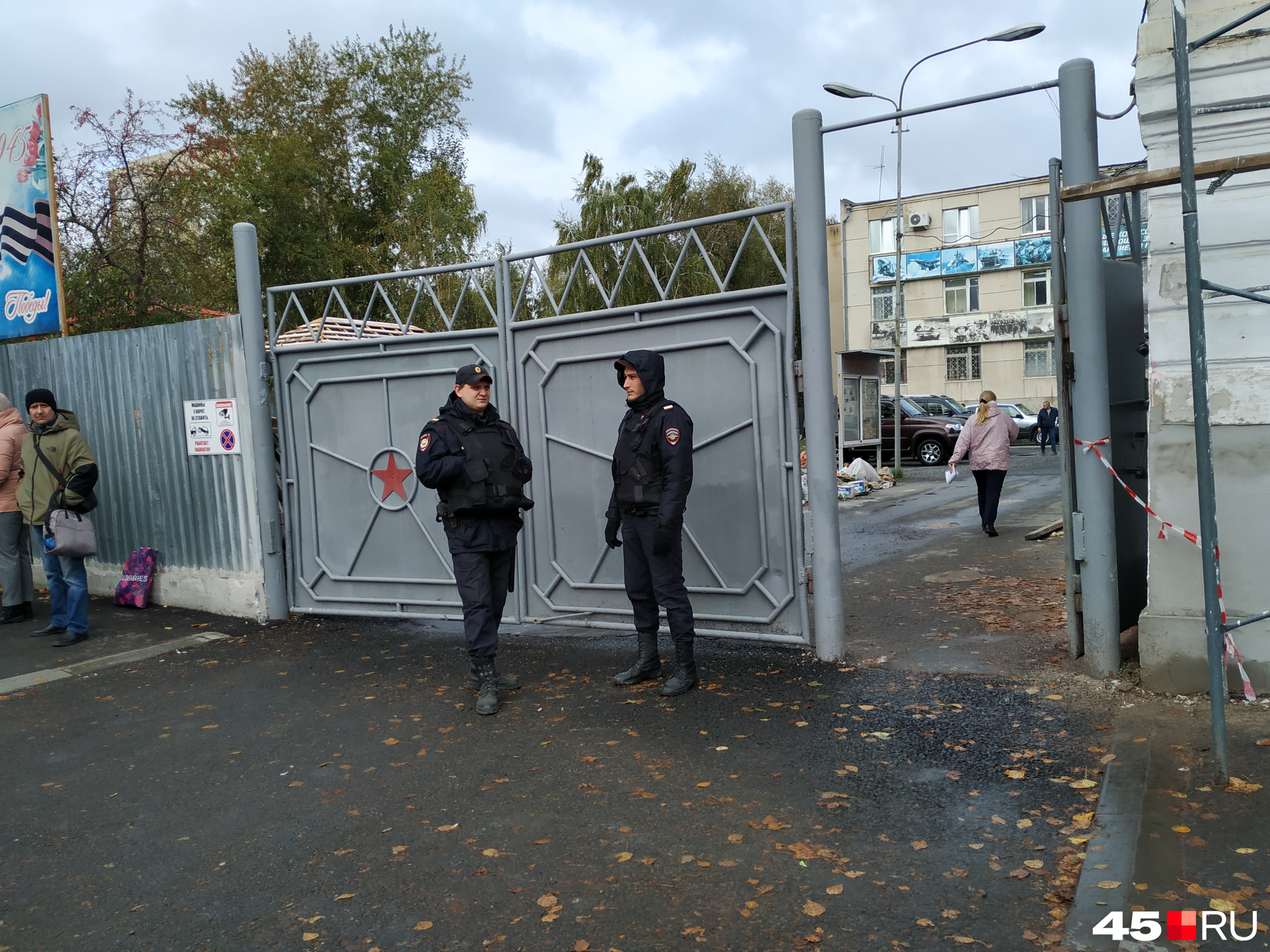 Полицейские сегодня надели бронежилеты Полицейские сегодня надели бронежилеты