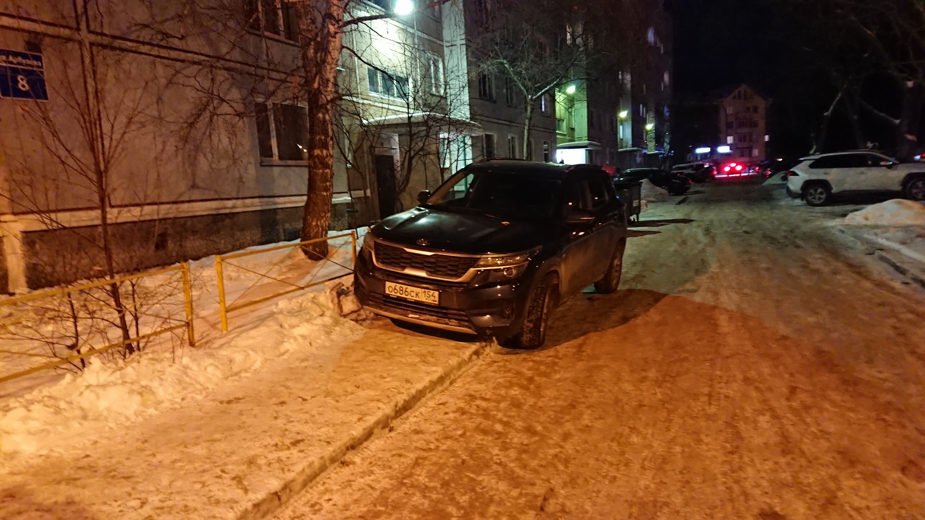 Ходит в новосибирске. ДПС Новосибирск great Wall. Автохам Приора Энгельс пляж. ДТП КАМАЗЫ на стоянке в Орле авто хамы 21 августа на новый горки.