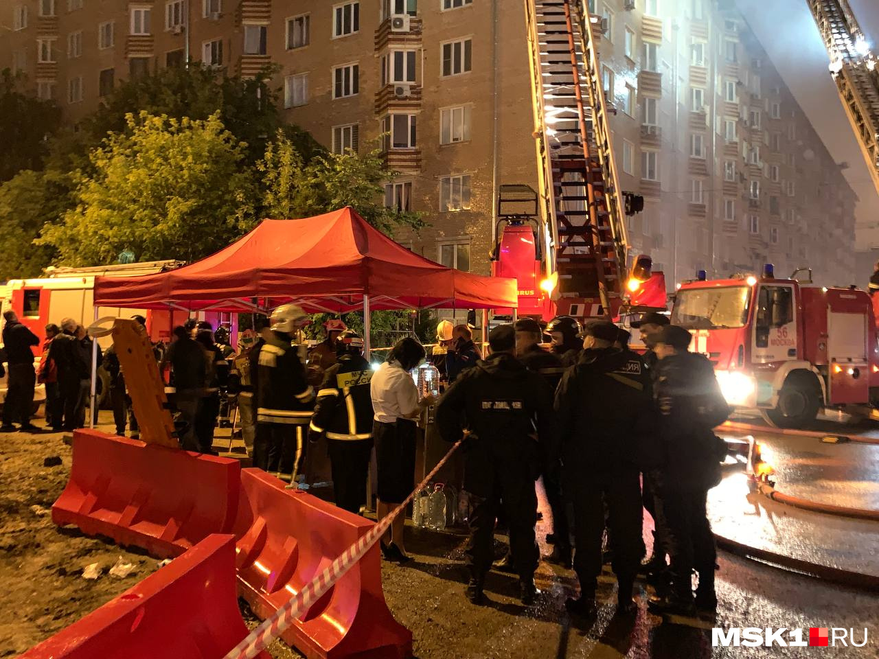 Пожар в москве на ленинском проспекте. Пожар на Ленинском проспекте. Пожар Ленинский проспект 62/1. Пожар на Ленинском проспекте 3. Пожар на Ленинском проспекте в Москве 93к3.