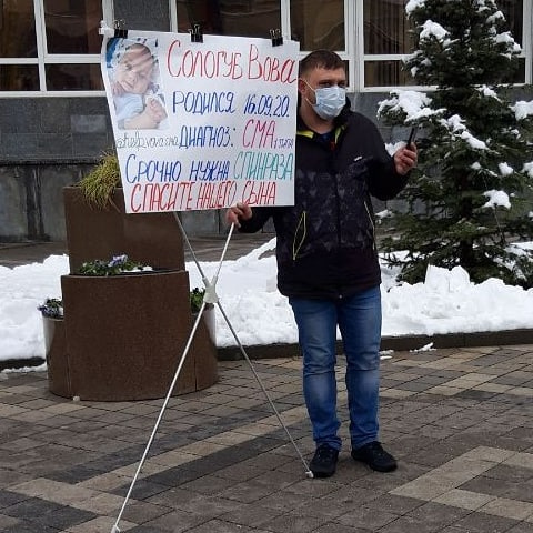 Отец Вовы Константин на одиночном пикете около мэрии Краснодара Отец Вовы Константин на одиночном пикете около мэрии Краснодара