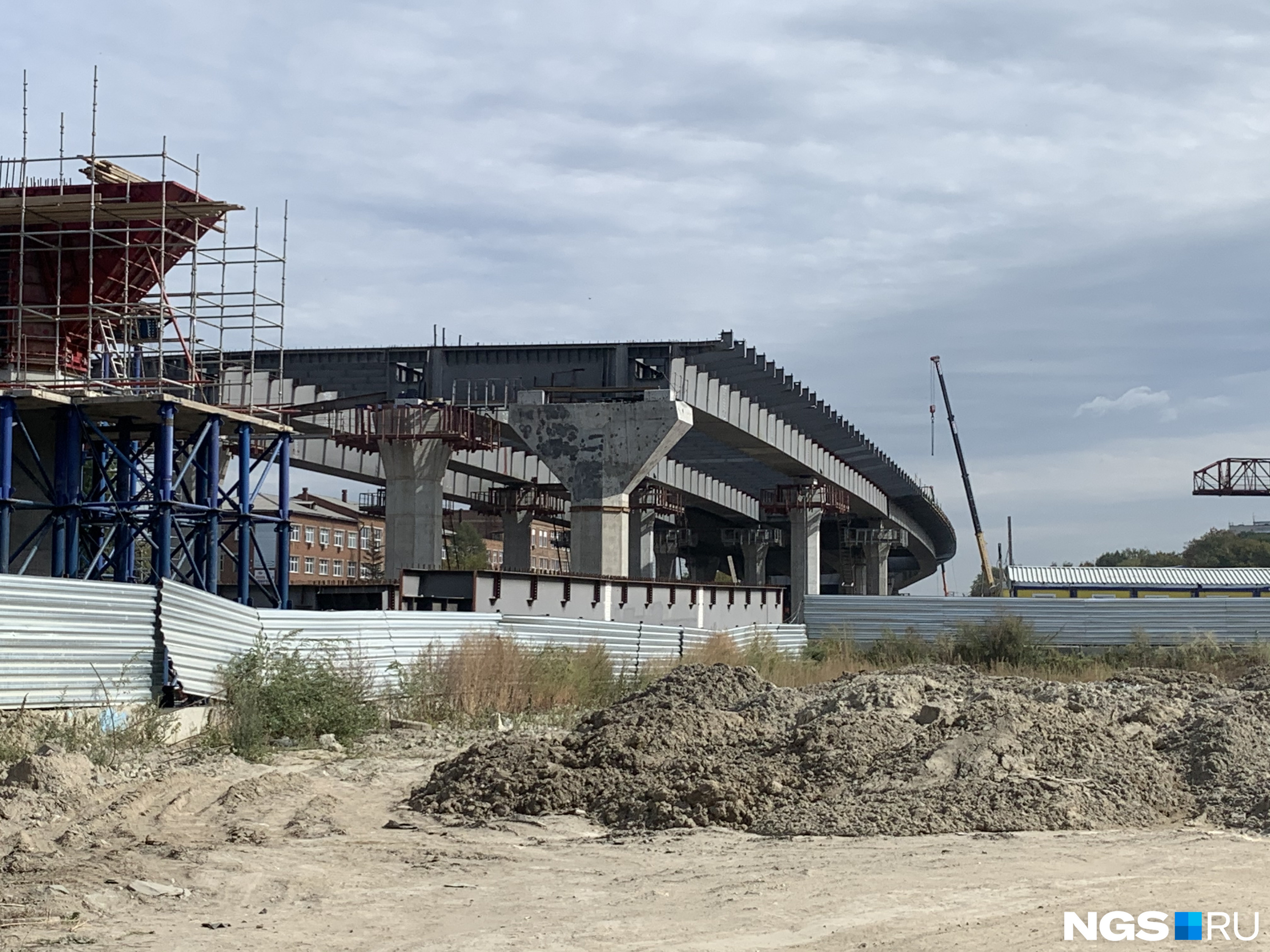 Дорога плавно поворачивает