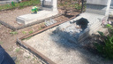 Вандалы срезали ограду и разгромили могилу ветерана на Северном кладбище в Ростове