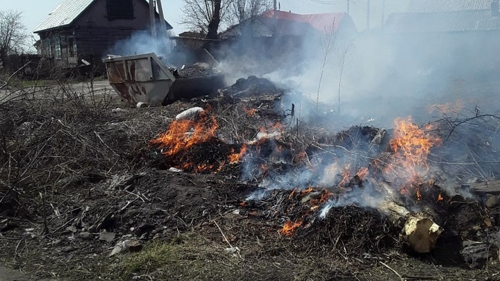 Горит по всему Кузбассу: за сутки в регионе сгорело более 5 тыс. кв. м сухой травы вблизи городов