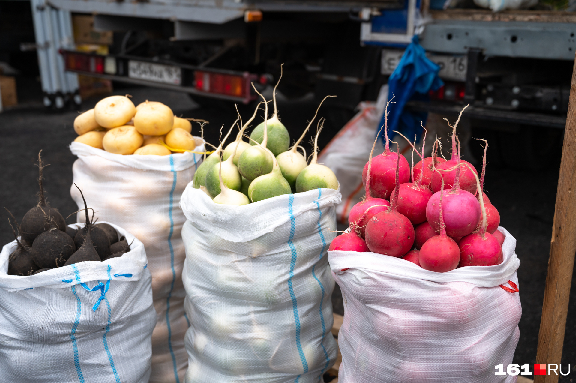 На фоне подорожания продуктов оптовики заявляют: у них можно купить овощи в 2–3 раза дешевле, чем в ростовских магазинах и супермаркетах
