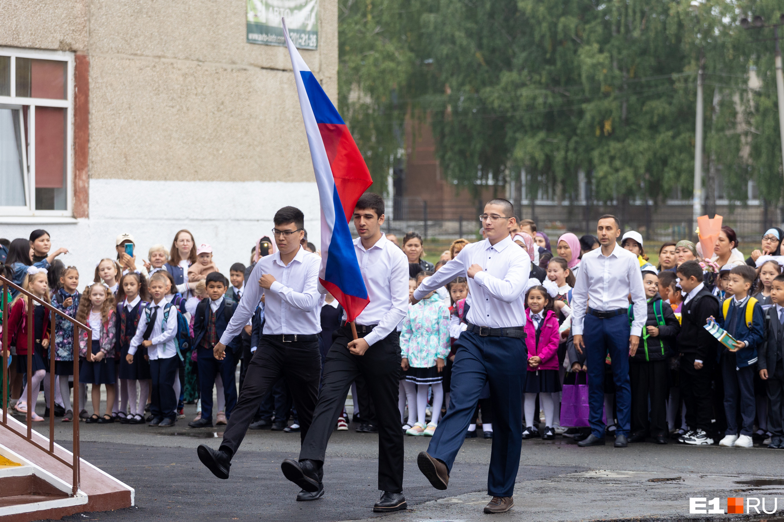 По стойке смирно фото