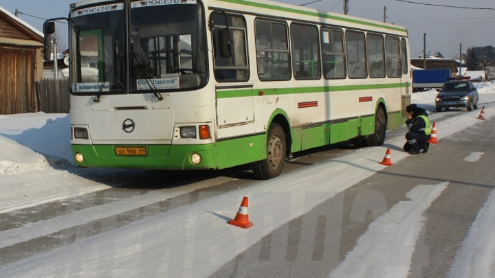 Глава Богучан получил условный срок за плохо убранные дороги: мальчик поскользнулся на обочине и попал под автобус