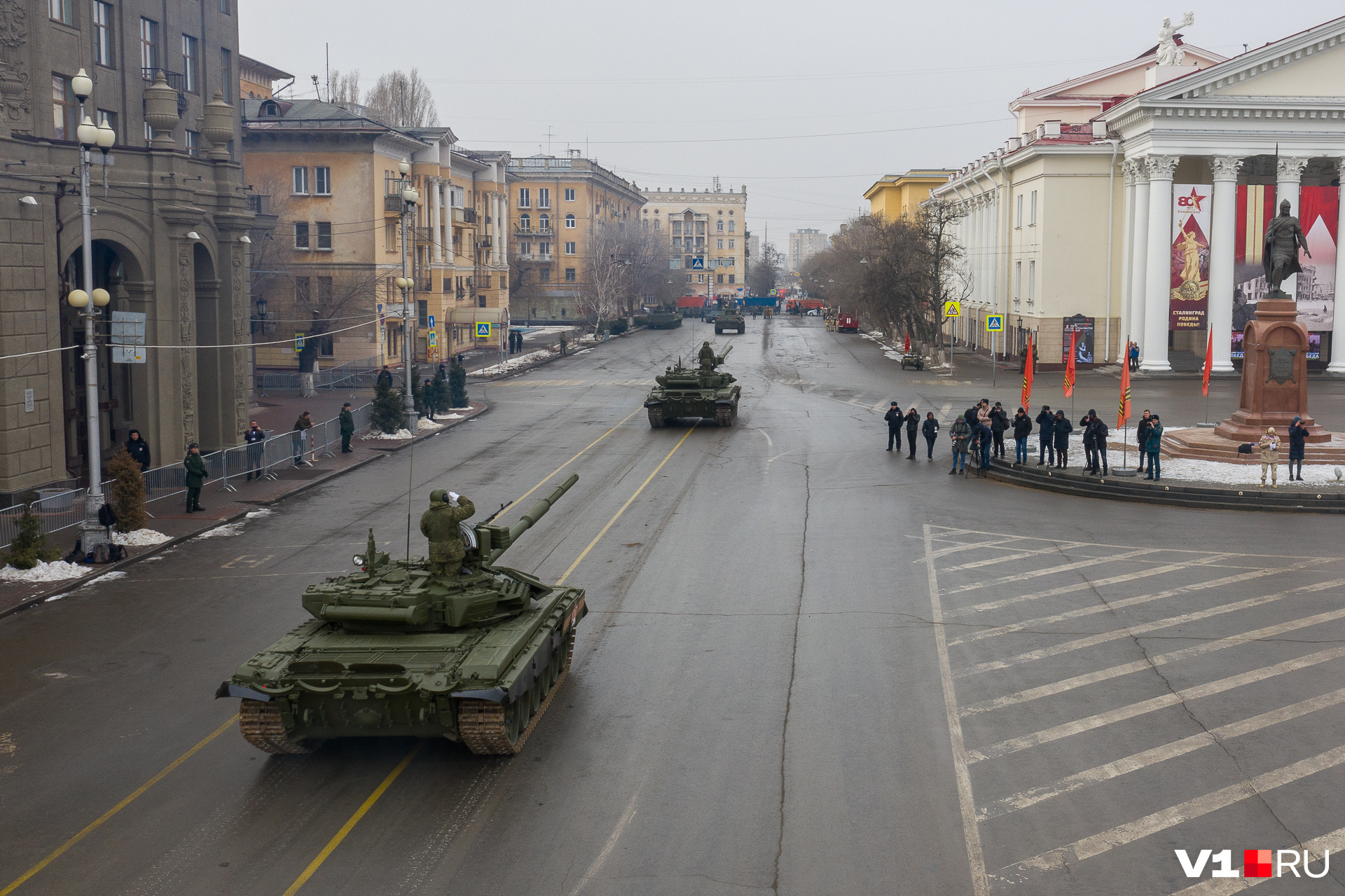 Современная техника также пройдет по площади 2 февраля Современная техника также пройдет по площади 2 февраля