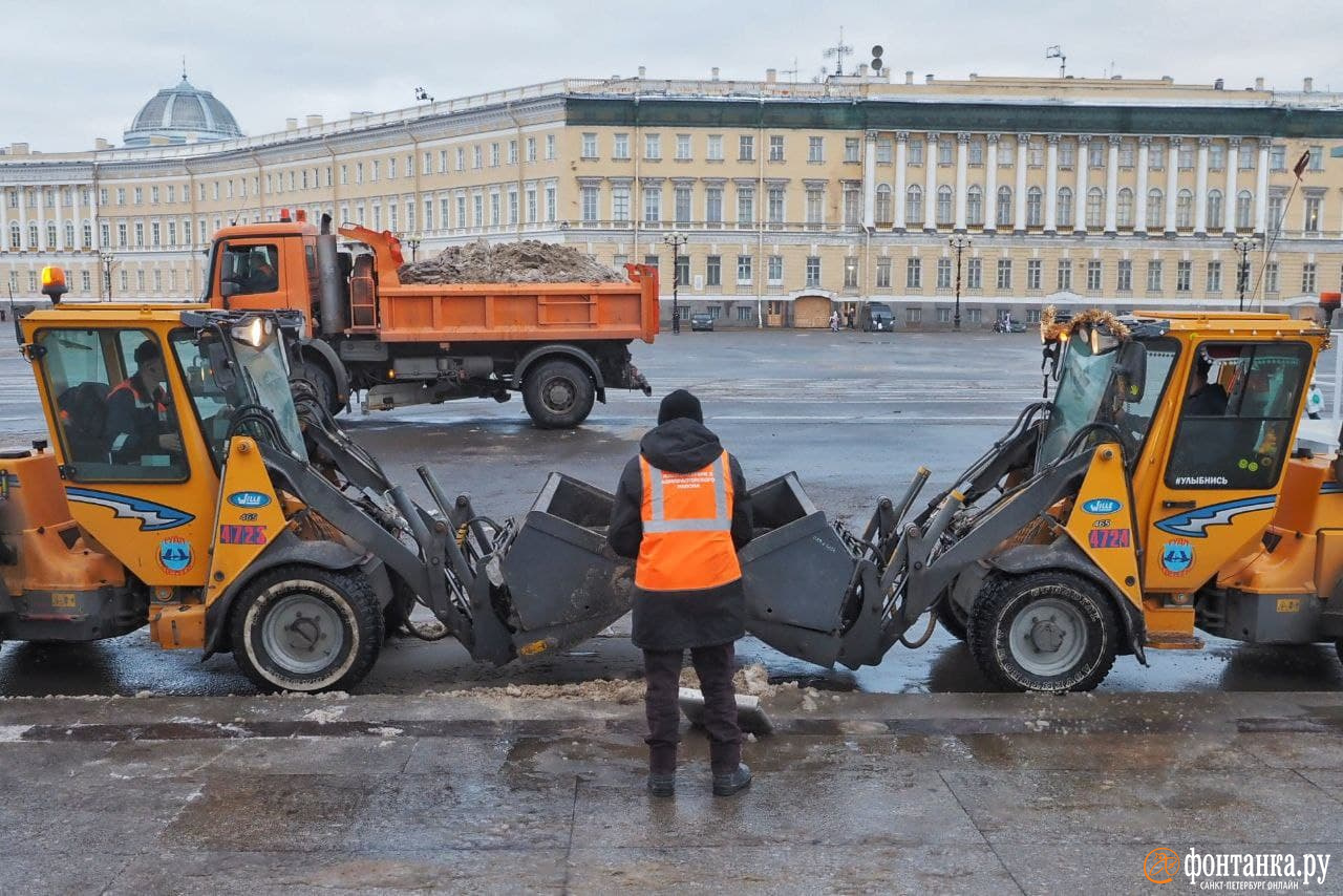 Эрмитаж и туалет — отдельно. Водоканал убрал бесплатную уборную на  Дворцовой площади по требованию Минкульта - 15 января 2022 - ФОНТАНКА.ру