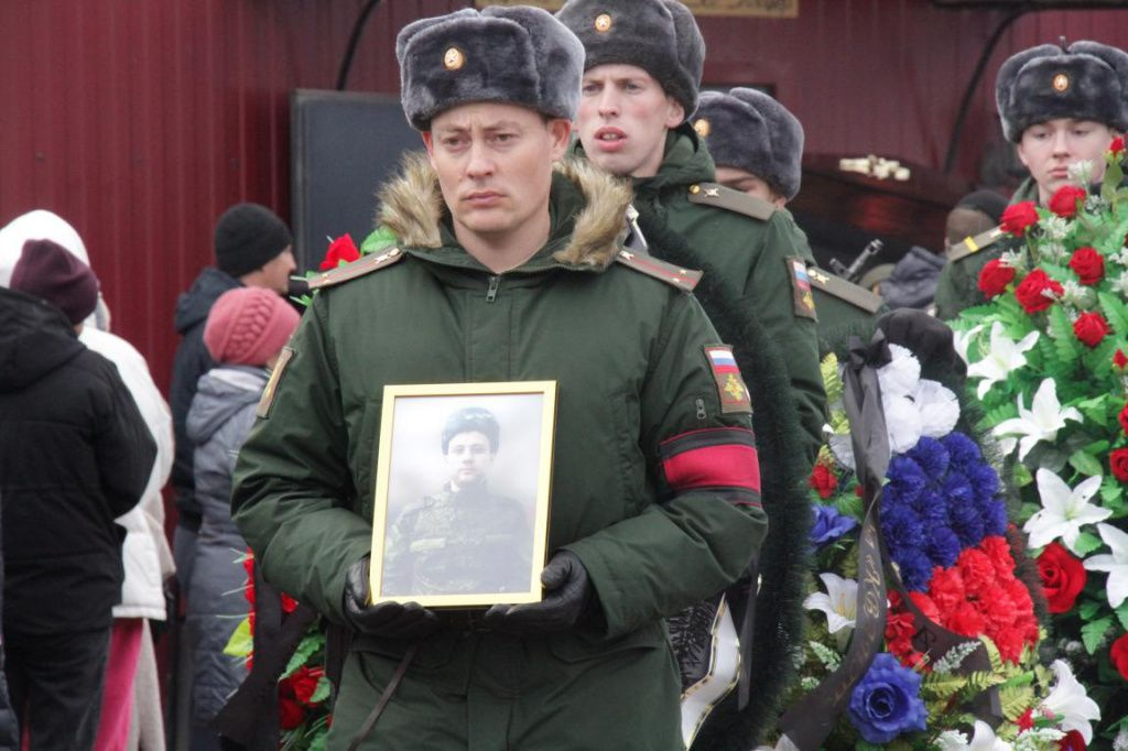 На Урале похоронили мобилизованного, погибшего в ходе СВО. У него остались жена и двое детей