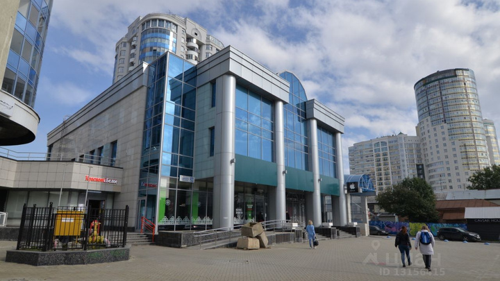 В «квартале миллионеров» в Екатеринбурге на продажу выставили целый бизнес-центр