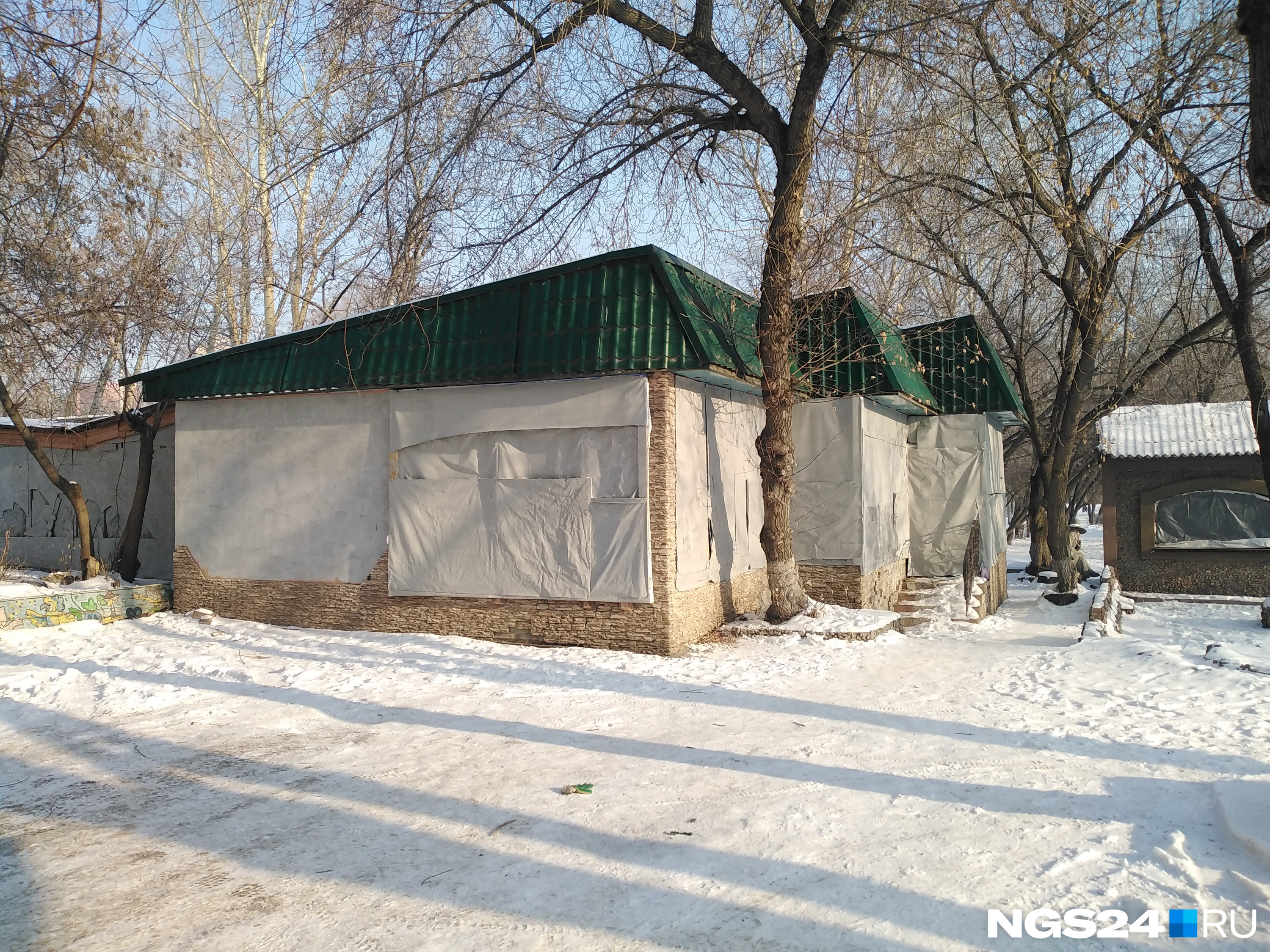 Это официально зарегистрированное в Росреестре капитальное здание. Без решения суда его не убрать Это официально зарегистрированное в Росреестре капитальное здание. Без решения суда его не убрать
