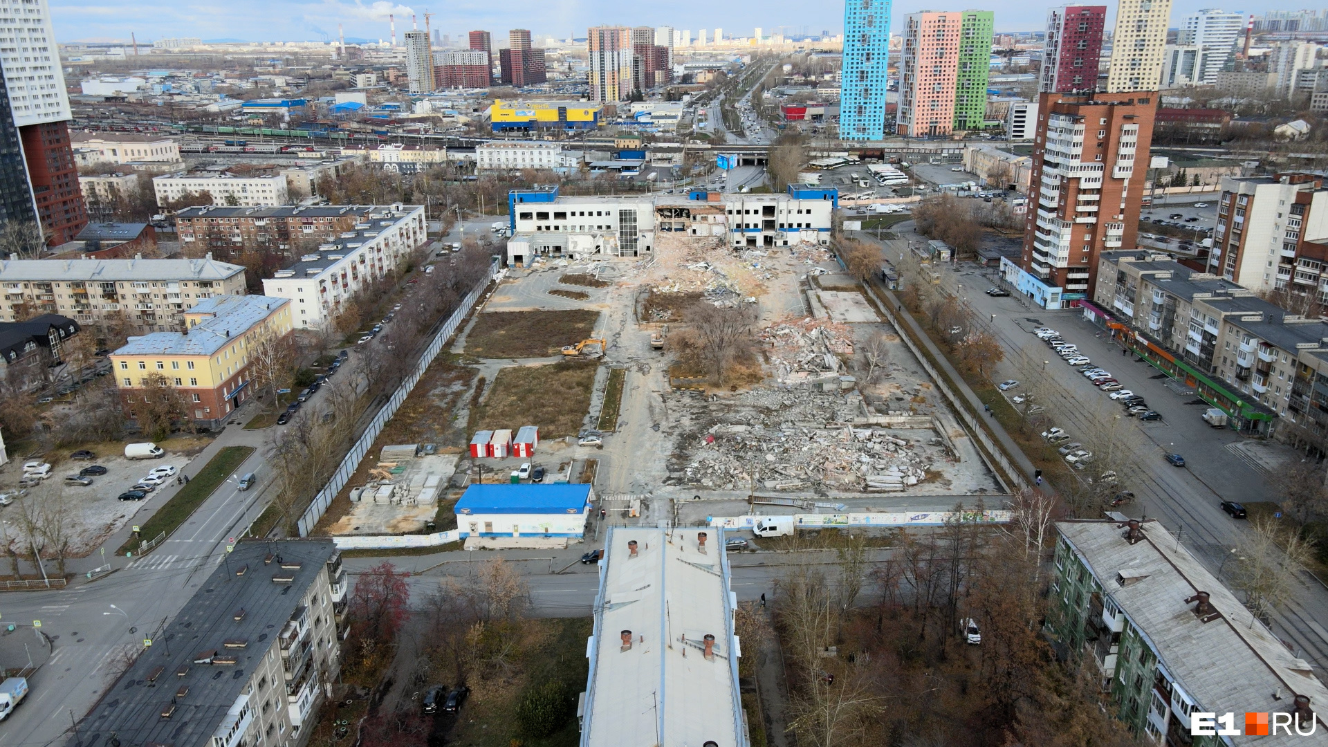 С высоты птичьего полета площадка выглядит вот так. Пока ничего, кроме печали, она не вызывает. Но это ненадолго С высоты птичьего полета площадка выглядит вот так. Пока ничего, кроме печали, она не вызывает. Но это ненадолго