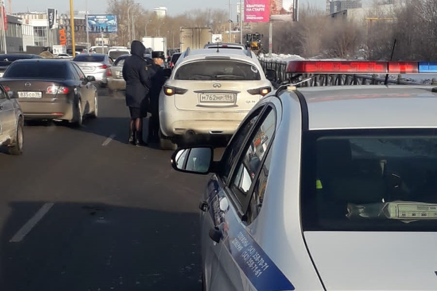 В Екатеринбурге поймали дорогущую Infiniti, владельцы которой не заплатили 500 штрафов