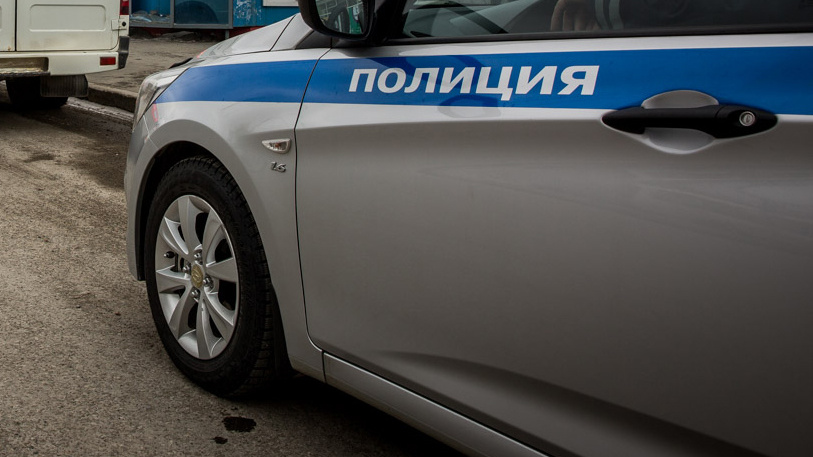 «Пришел за час до закрытия»: неизвестный с пистолетом ограбил на три миллиона ювелирный в Новосибирске