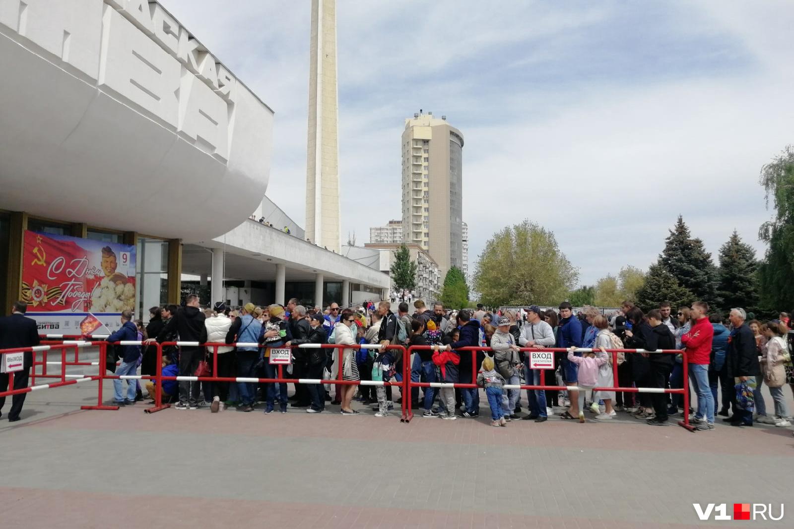 4 сентября волгоград. Волгоград 2022. Волгоград 9 мая. Большая очередь. Волгоград 9 мая набережная.