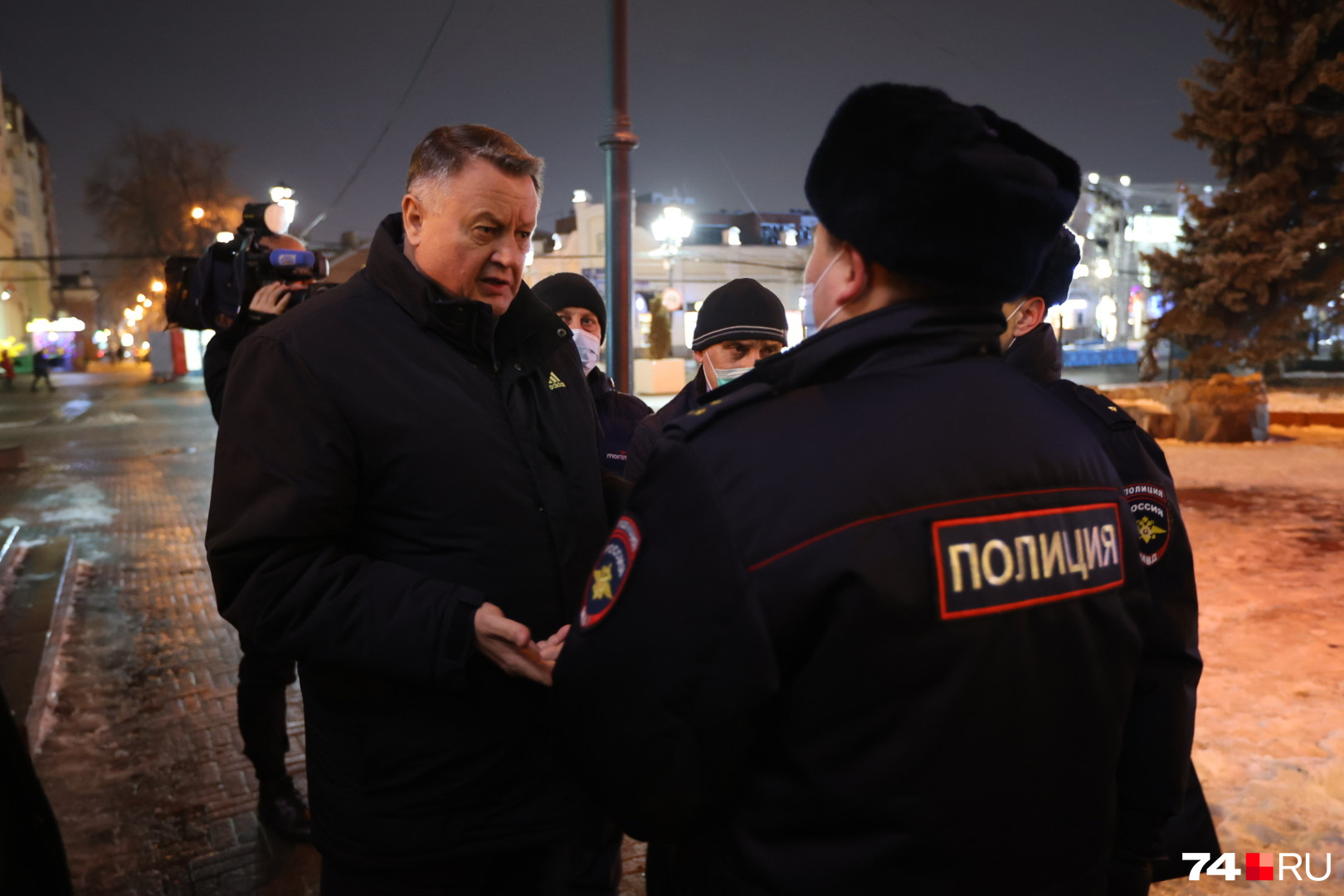 В рейд по ресторанам вместе с полицией отправился заместитель министра общественной безопасности Валерий Устинов