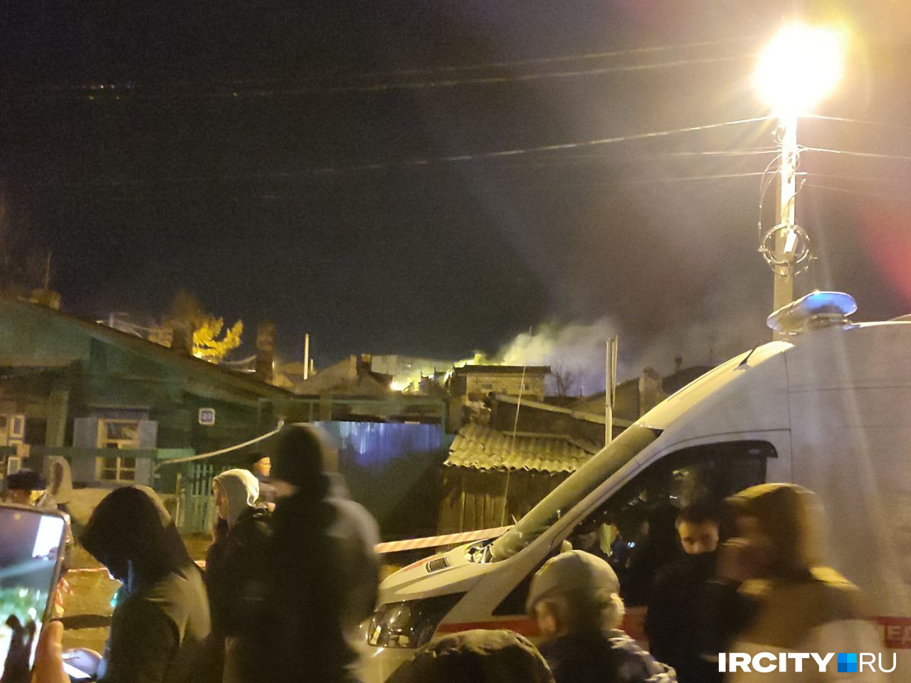 Военный самолет Су-30СМ упал на жилой дом в Иркутске