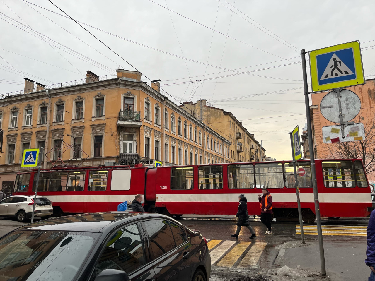 «Мастерица парковки» устроила коллапс в центре Петербурга. Трамваям на полтора часа укоротили маршруты