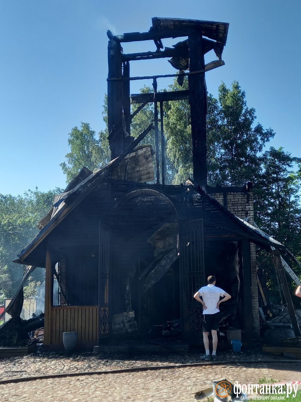 Пожар в храме святителя Василия Великого в Осиновой Роще, фото 26 июня 2022  г. - 26 июня 2022 - ФОНТАНКА.ру