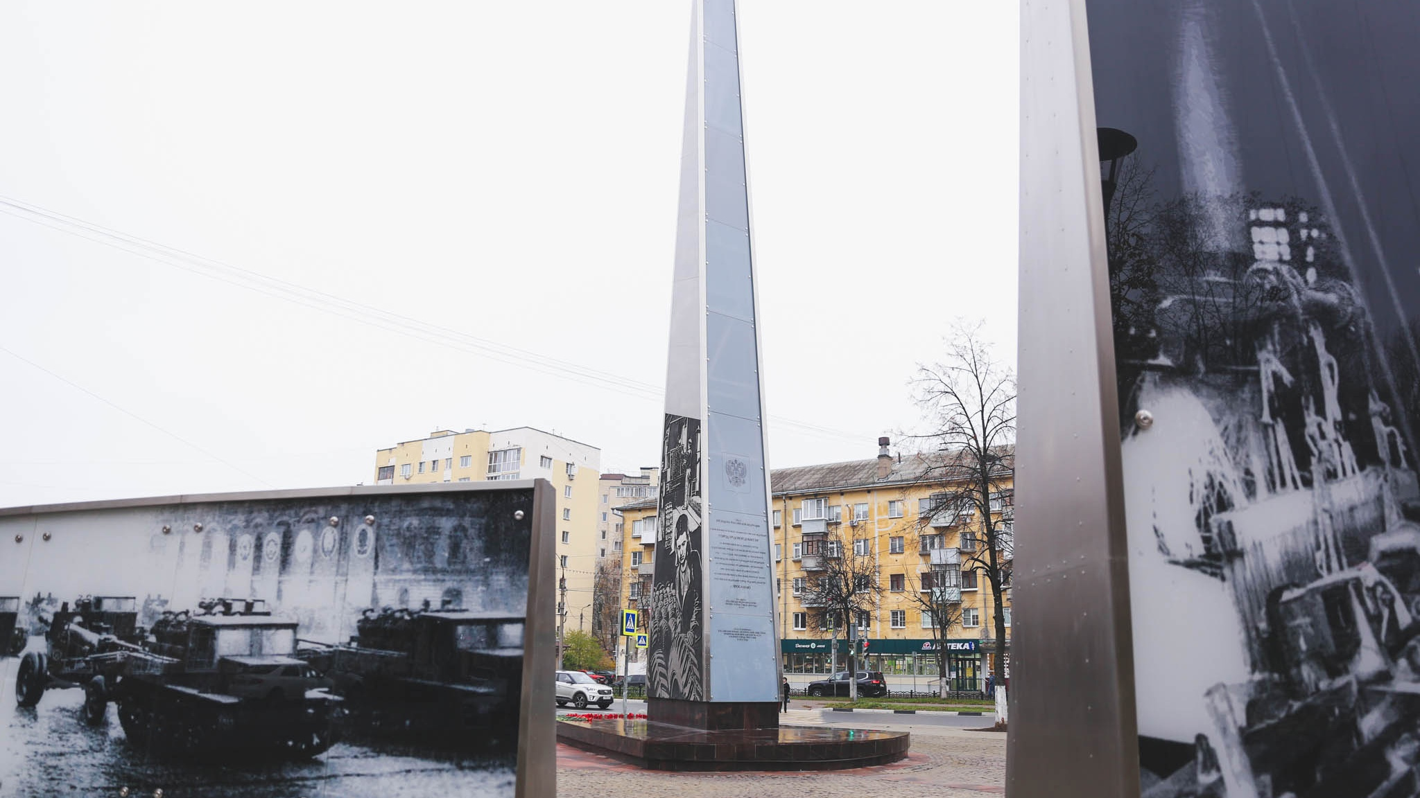 В Ярославле — низкая. Сравниваем стелы «Город трудовой доблести» в других городах и их стоимость