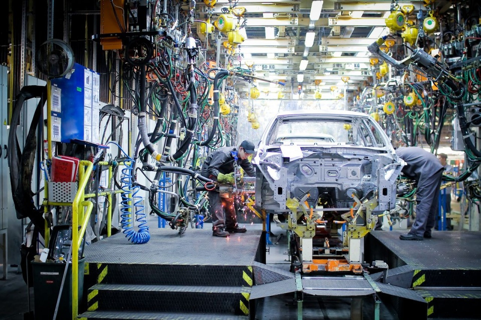 Завод Nissan выпускал автомобили в режиме полного цикла, со сваркой и окраской кузовов