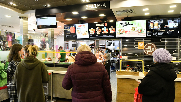 «Я как раз пошел за любимым бургером»: уральские рестораторы — о закрытии McDonald's в Екатеринбурге