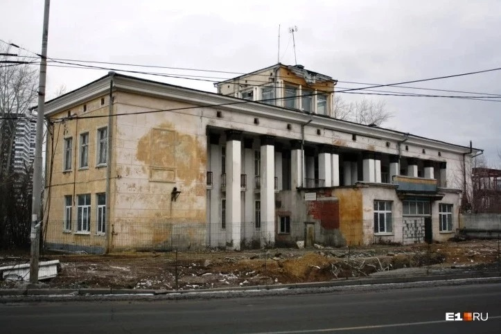 Так выглядело здание еще совсем недавно Так выглядело здание еще совсем недавно