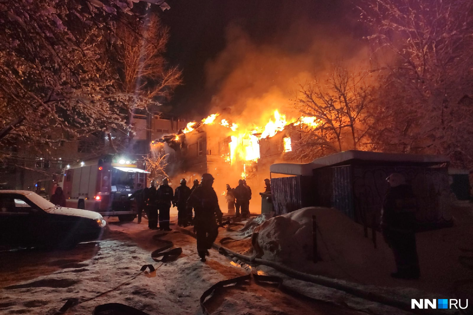 На Большой Покровской загорелся жилой дом. Погиб мужчина